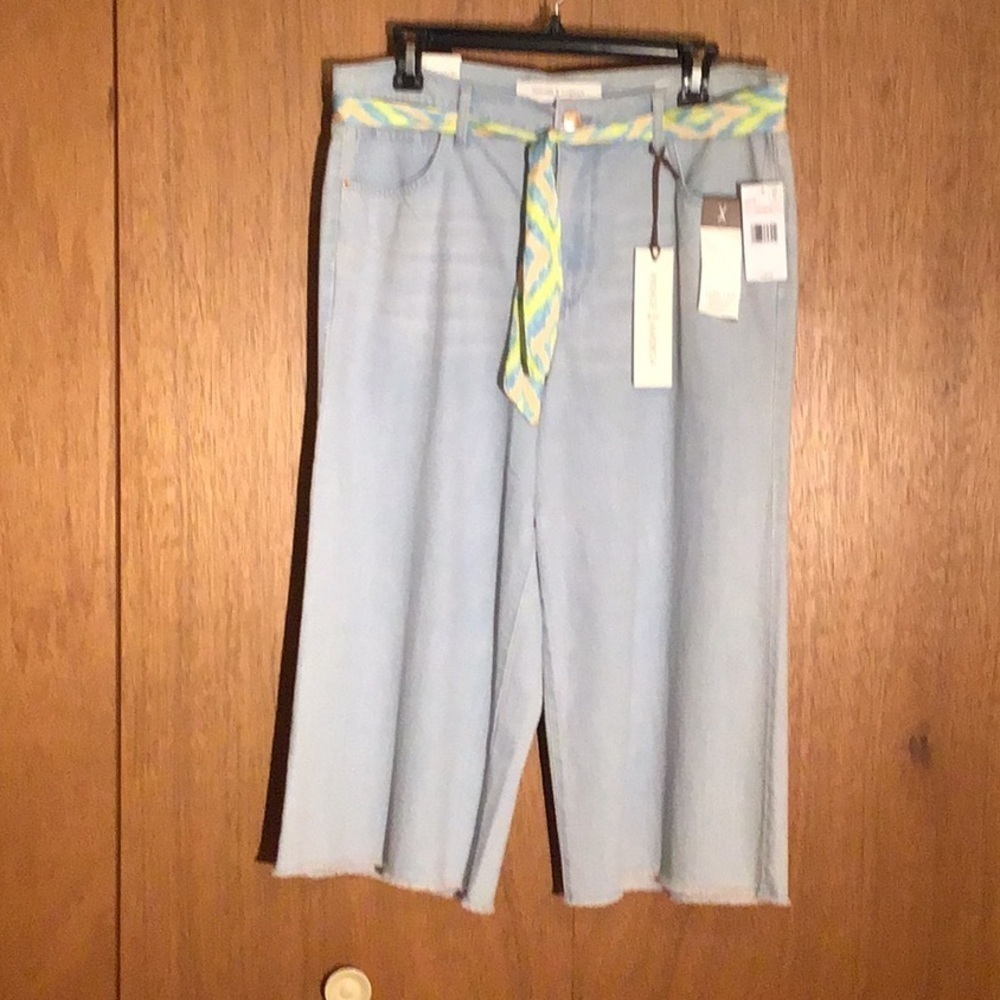 Woman’s Vintage America Cropped Jeans